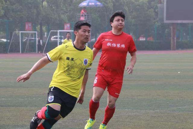 梅西谈任意球“偷袭”：主裁已经鸣哨，我没注意沃齐尼亚在门柱旁